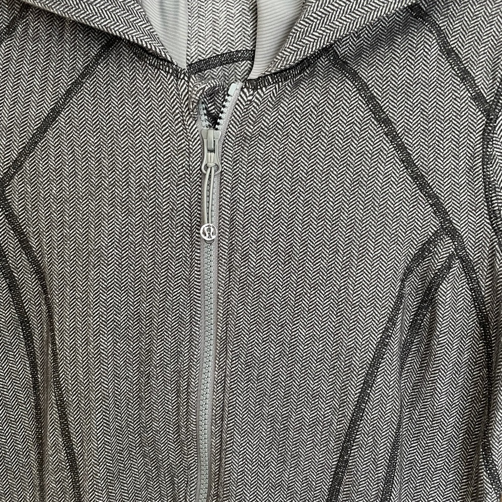 Lululemon hooded jacket size 6 excellent condition